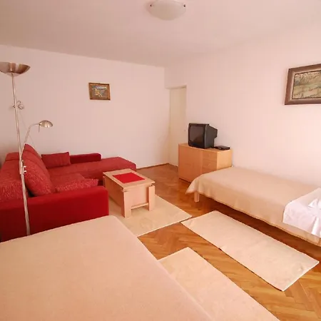 Ferienwohnung Fuer 4 Personen Ca 50 Qm In Njivice, Kvarner Bucht Krk - B58750 דירה *